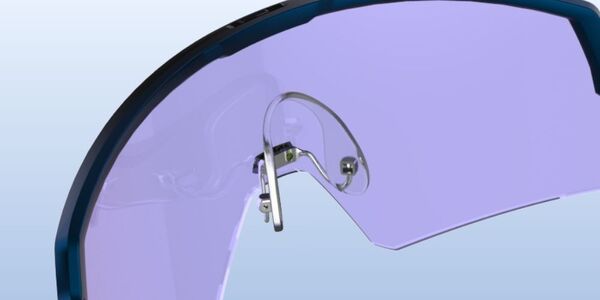 視界を妨げないノーズパーツ