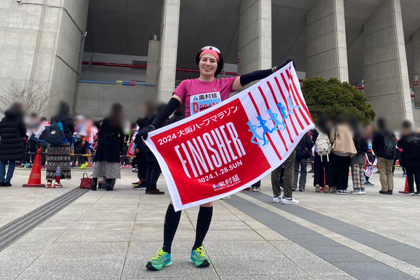 女性ランナー　マラソン