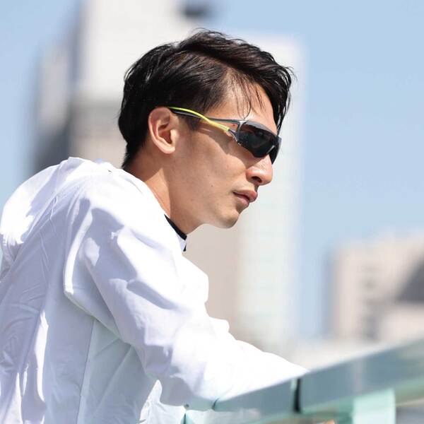 EN8G2-0051_CSK イーノックスエイト　サングラス　着用イメージ
