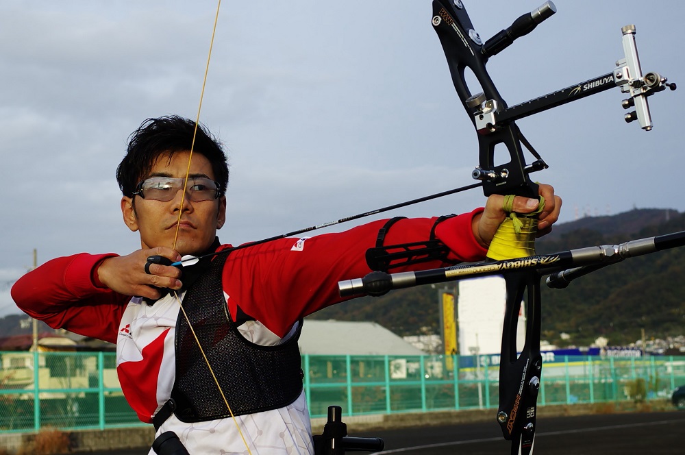 アーチェリー・上山友裕選手とアドバイザリースタッフ契約を締結